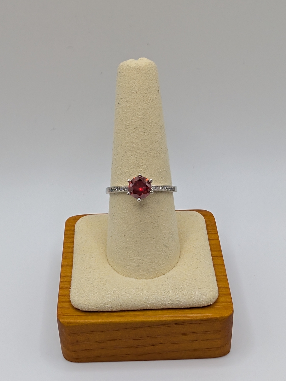 S925 Sterling Silver Red Gemstone Solitaire Engagement Ring Accent Stones Size 8